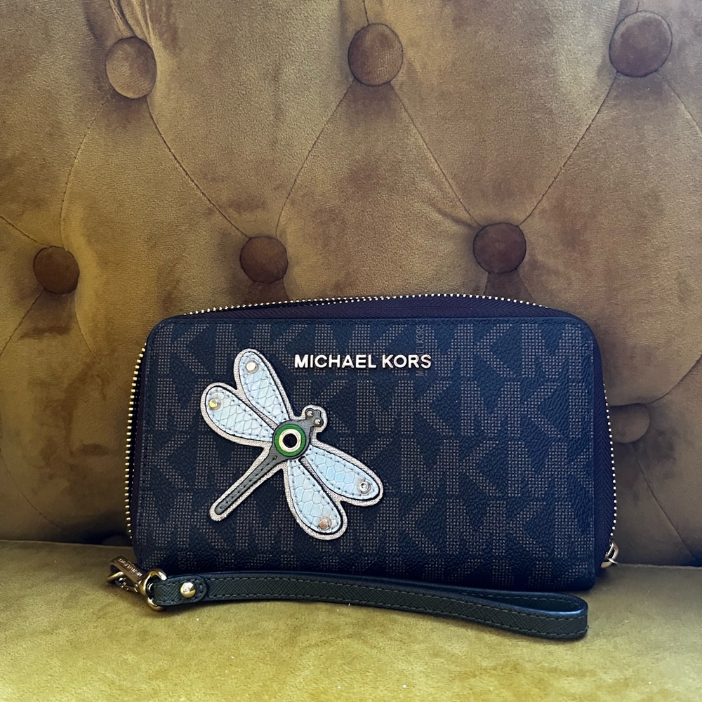 NEVER USED. 

Saffiano leather w MK signature polyester fabric lining